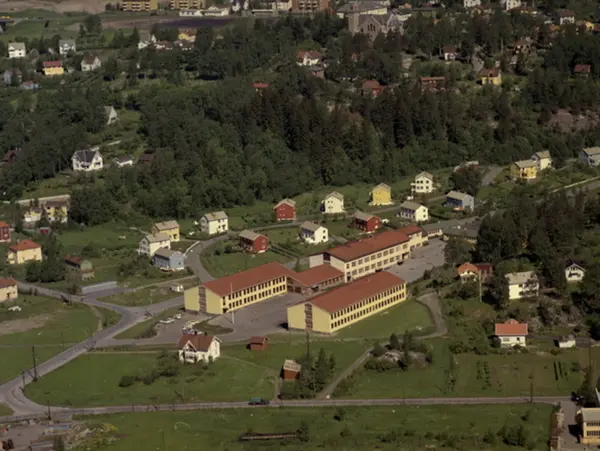 Grorud. Bildet Viser Grorud Høyere Allmennskole, Nåværende Groruddalen ...