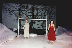 "Treet", med elever fra Nordic Black Theatres teaterskolen.K