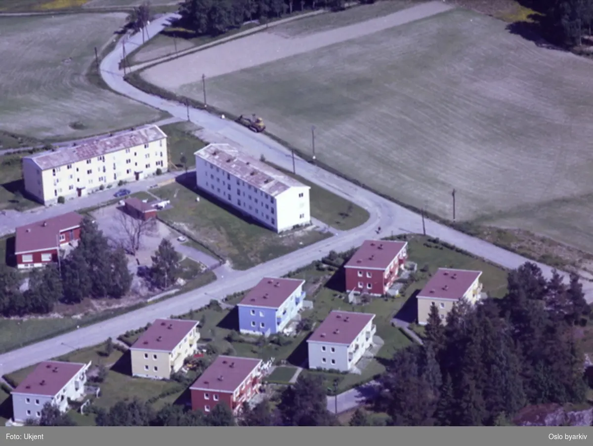 Løvsetdalen (fra venstre) krysser Paal Bergs vei. Bakkehavn barnehage til venstre. (Flyfoto)