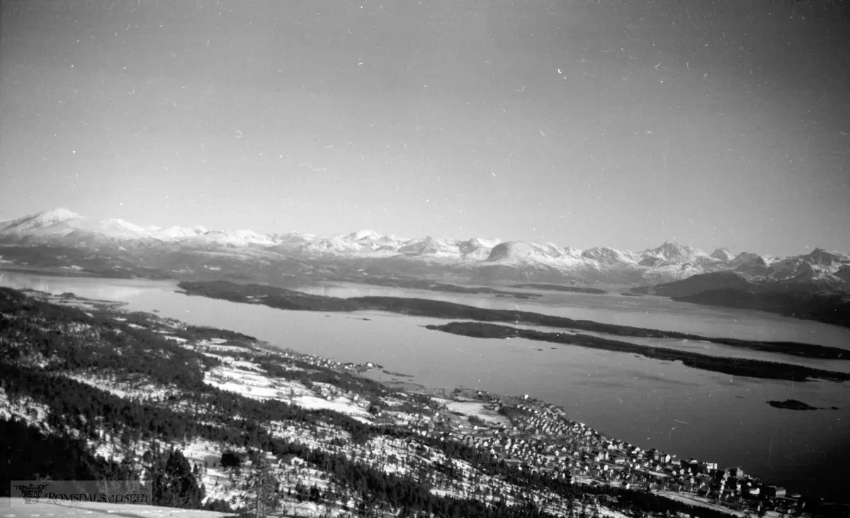 Molde by sett fra nord..(Bilde tatt mellom 18.03.1951 og 08.07.1951)
