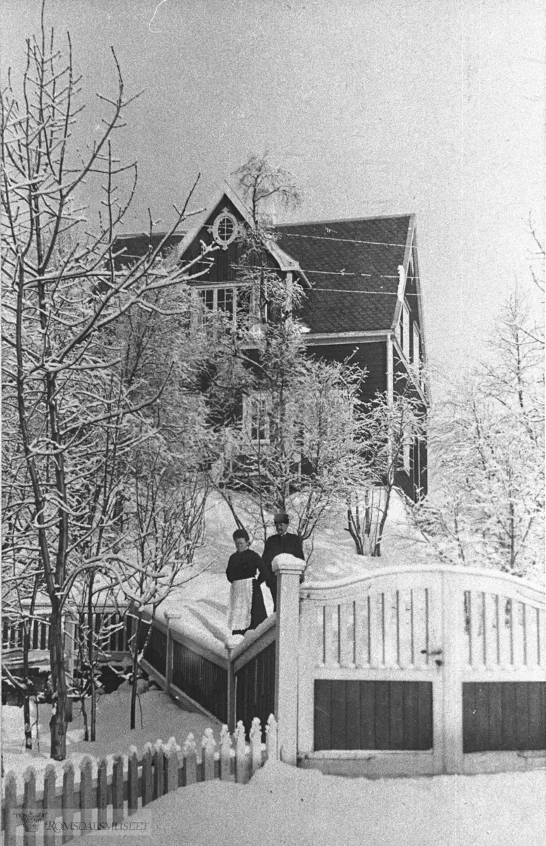 Hans Thiis Møllersgate 18. (matr.nr 436) Molde. .Huset til gullsmed Endre Aasen som ble bombet i 1940. sett fra syd.