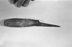 (Se Romsdalsmuseets årbok 1990) .R.6136. Bladet signert ØYO 