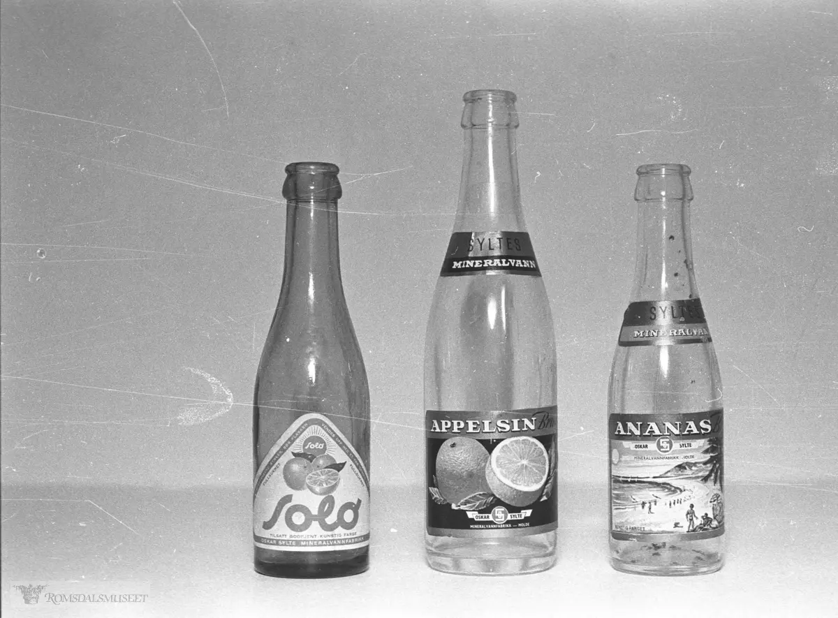 Brusflasker fra mineralvannfabrikk. .(Se Molde bys historie, bind 4)