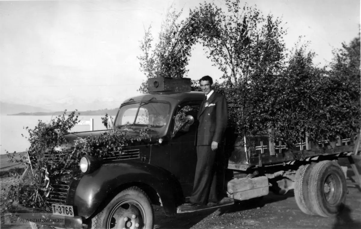 Dodge 1946-47. .I Hvem eier bilen 1948 står T-3766 som Dodge lastebil, eier Sverre Berg, Molde.