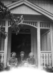 På trappa til bruk nr 4.