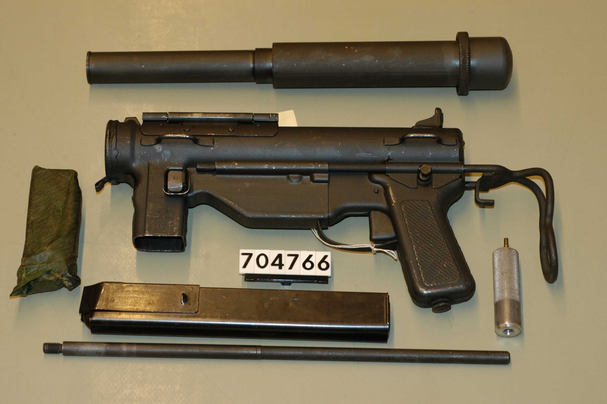 Våpenet er forsynt med lyddemper. Produsert i ca. 1000 eksemplarer for leveranse til OSS under 2. verdenskrig
