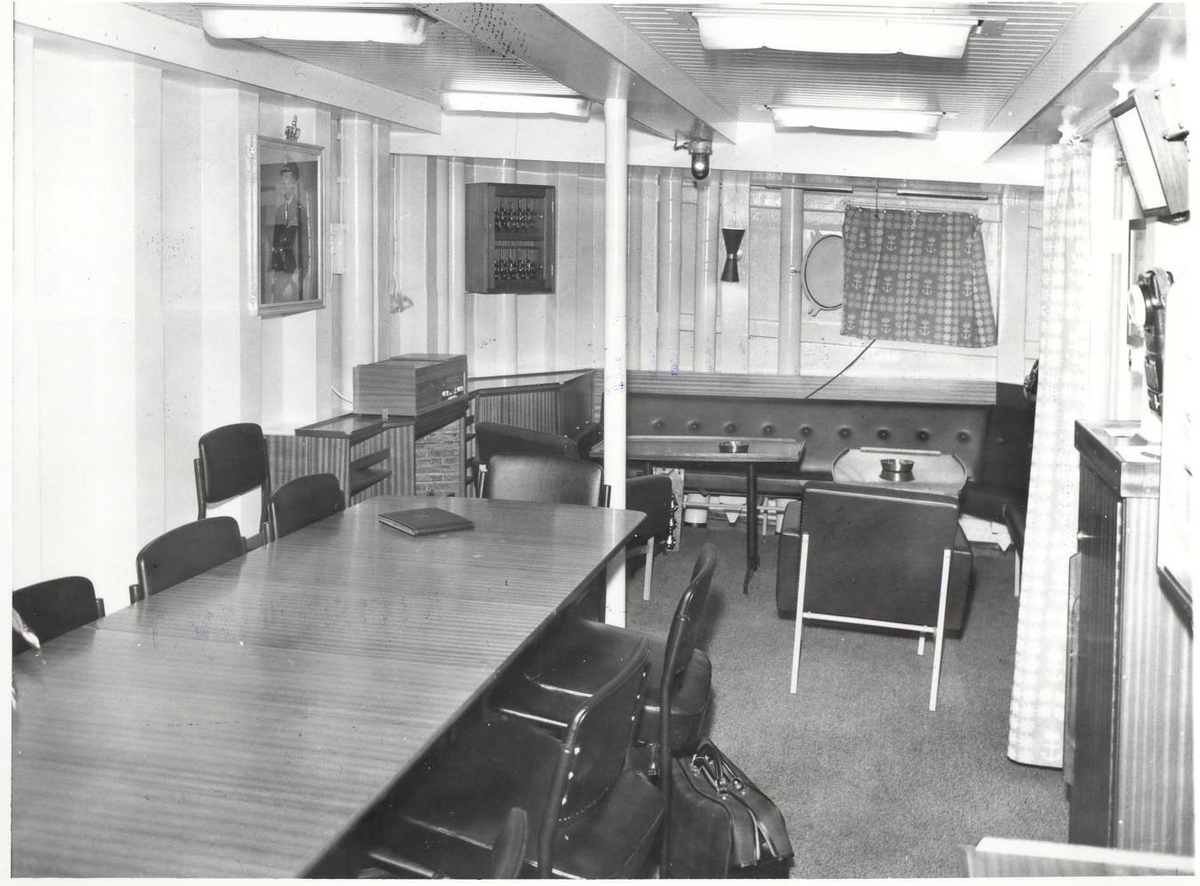 Enkeltbilde. Fregatten KNM Oslo, interiør fra offisersmessen 1966.