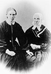 Mor og datter. Anne Marie Simonsen F: 1796, og datter Mina S