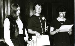 Findus skirenn på 1960 tallet, premiering for lag. Tre kvinn