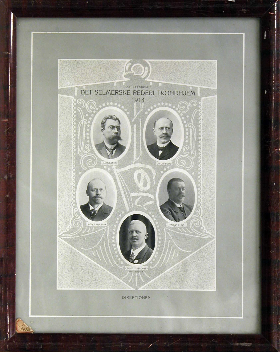5 portretter av menn i en montasje, i bakgrunnen emblemet til Det selmerske rederi. 