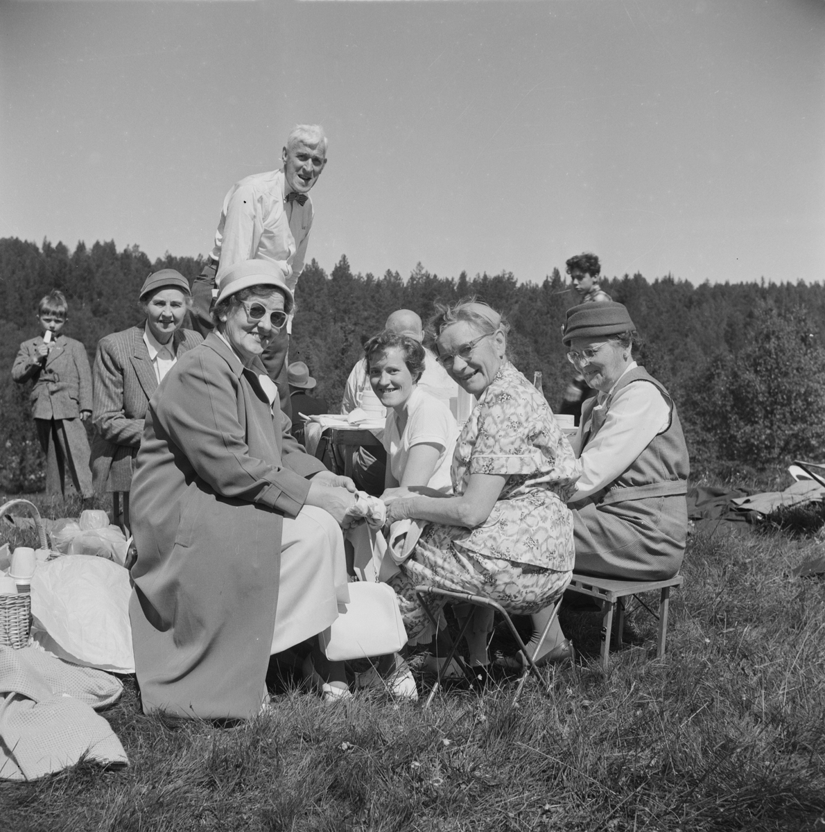 Picnic under stevne på Nyplassen 1957 (Grutsæter hytteplass).