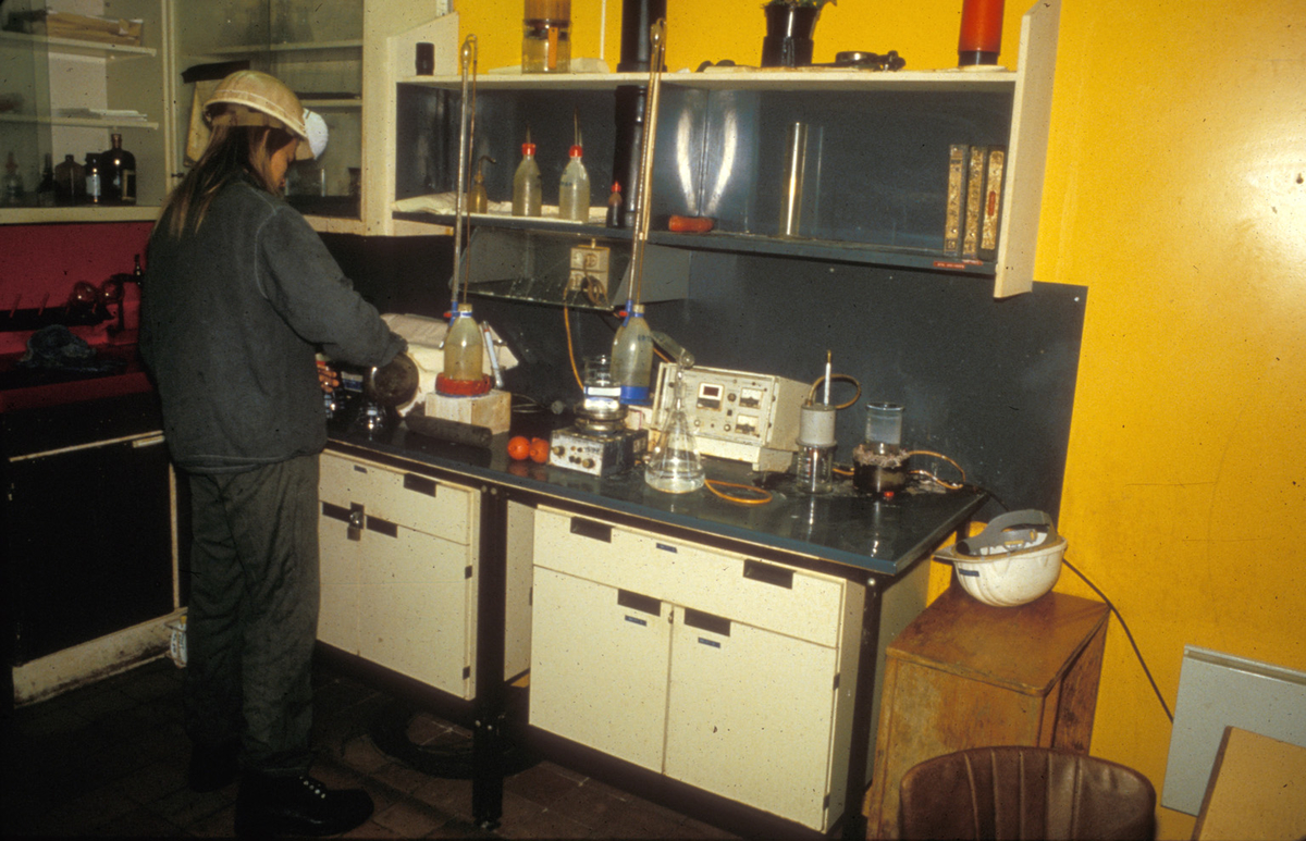 Norzink, interiør, Laboratoriet, analyse av syreprøver