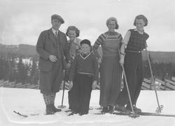 Familieskirenn på Brynseter. 
Familiene Smith, Jomar Larsen