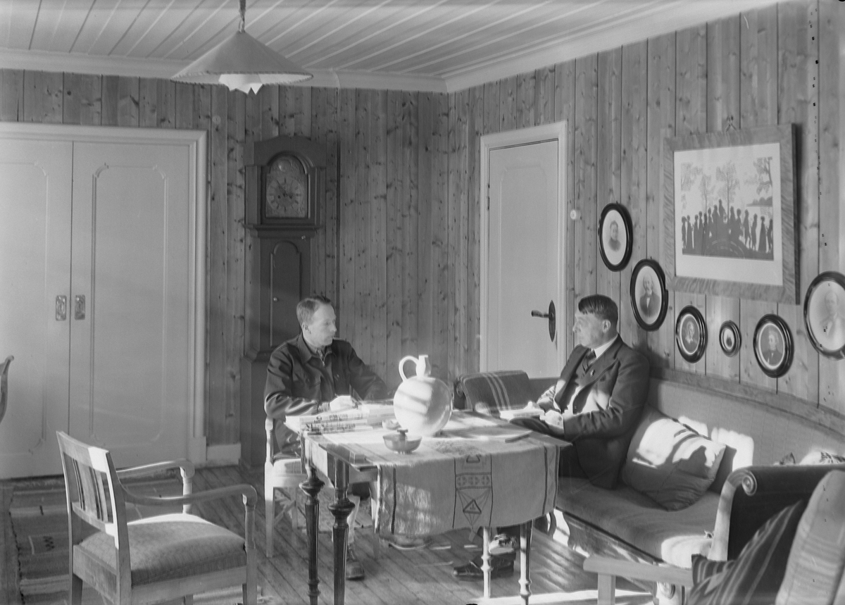 Pastor arne fjellbu i sin stue blir intervjuet av lektor reidar ... Ideer til sommerhus indretning