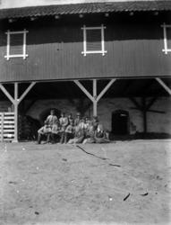 Gruppe gårdsarbeidere.