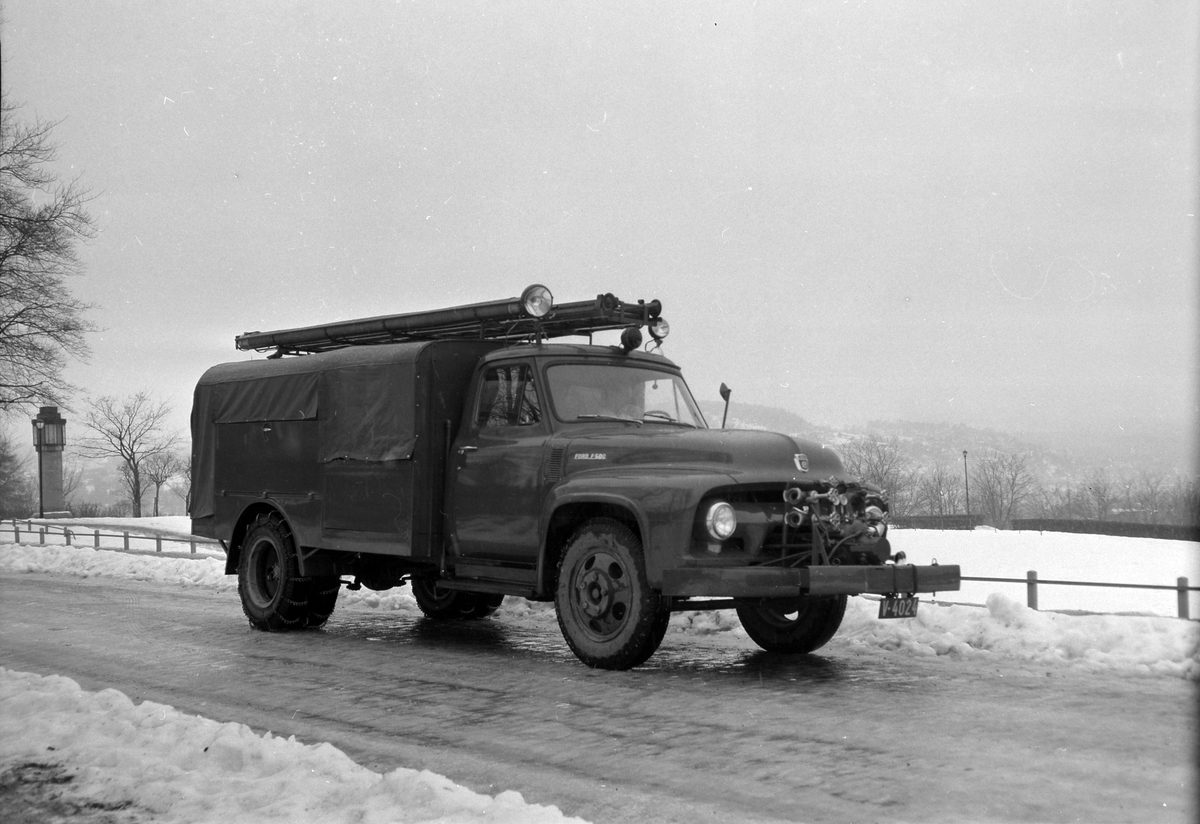 Verdal brannvesens nye 1954 Ford F-500 brannbil