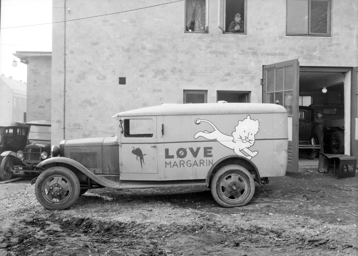 VAREBIL M/LØVE MARGARIN, OPLANDSKE AUTO, HAMAR. Ford AA 193031. Anno Domkirkeodden