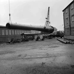 Ørens Mekaniske Verksted. Jernkonstruksjon fraktes til koksv