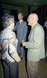 1 dame og 2 menn, kommunikasjon