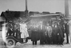 Folk fra Bjørnli på Løkken Verk på tur til Røros. Smeltehytt