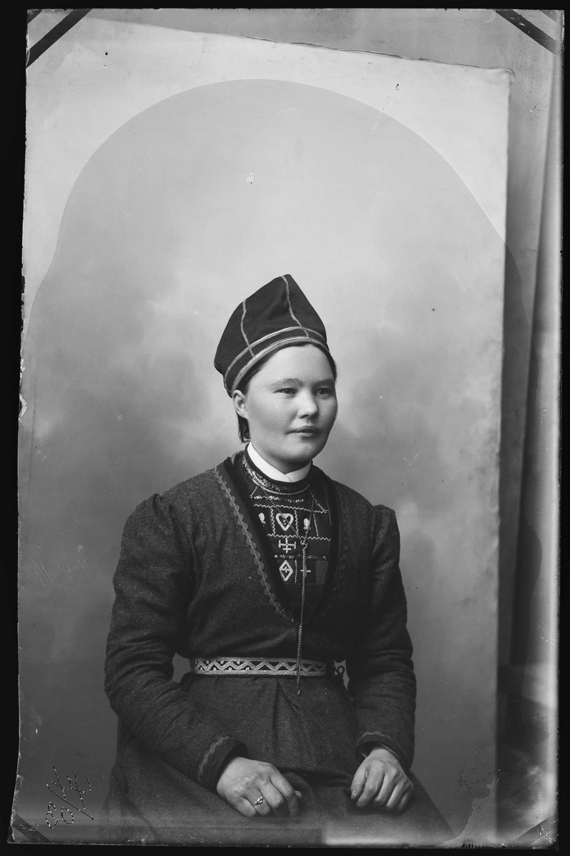 Portrett av samisk kvinne