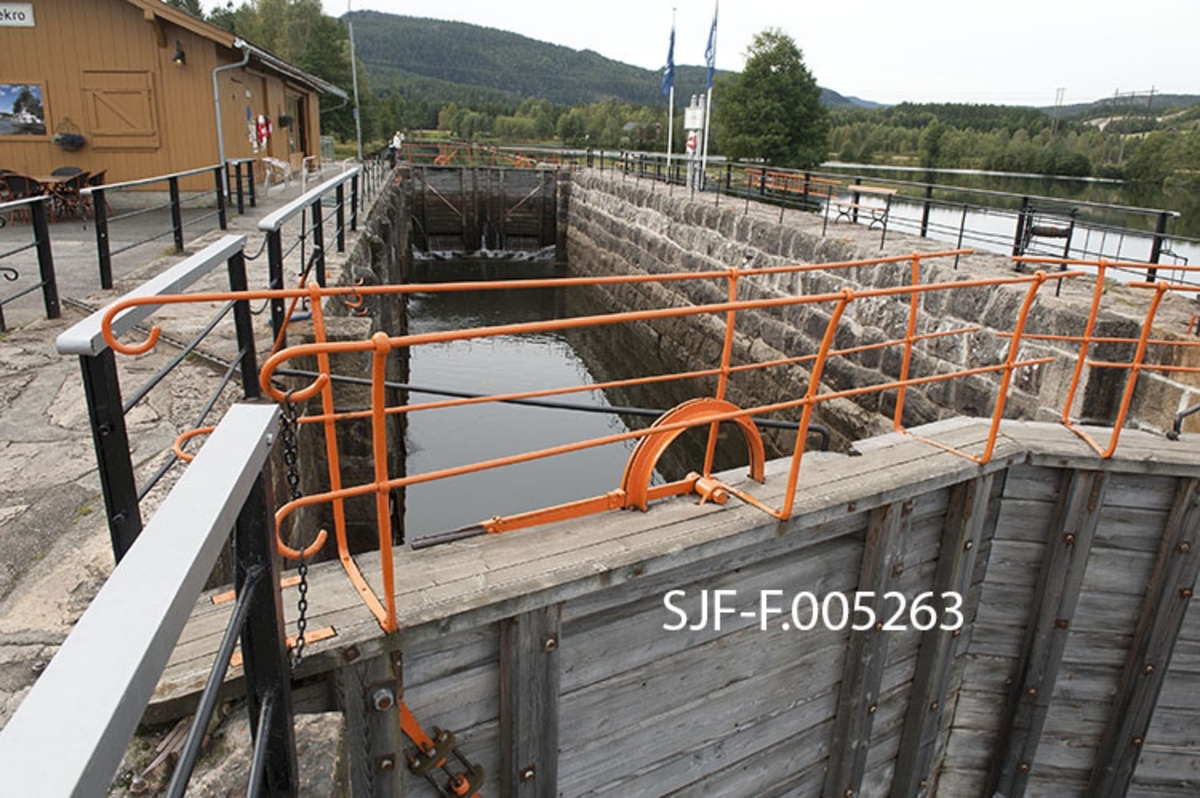 Slusekammeret i Lunde sluse i Bandak-Norsjø-kanalen i Telemark ...