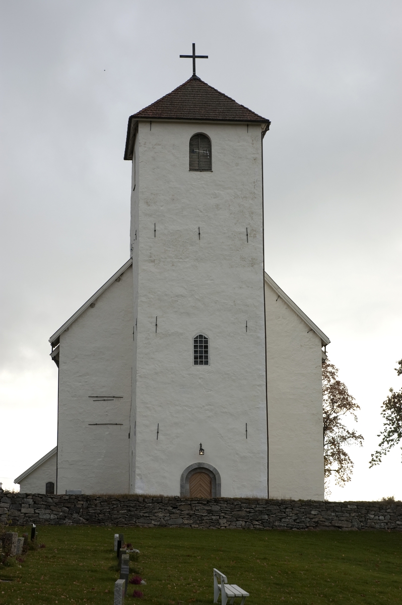 Hoff kirke,  Se Hamar Bispestol 850 år s. 54. 