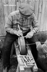 Knivsmeden Hallstein Midtbø [også kalt Hallstein Kroken] (18