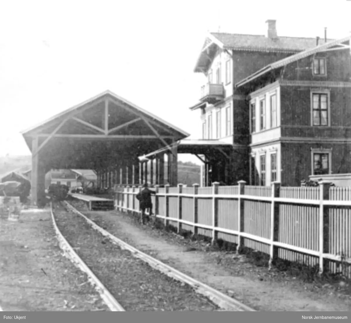 Eidsvoll stasjon med toghallen