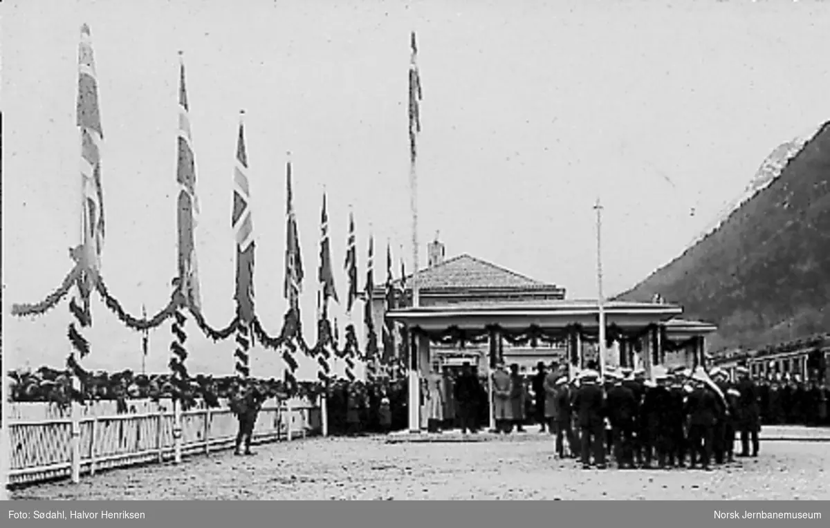 Åpningshøytideligheten på Åndalsnes stasjon 29.11.1924.