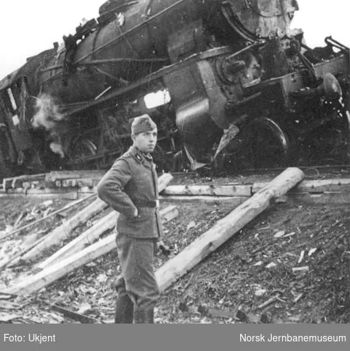 Jernbaneulykken ved Hommelvik : kollisjonen mellom damplokomotiv nr. 419 med persontog og motorvogntog