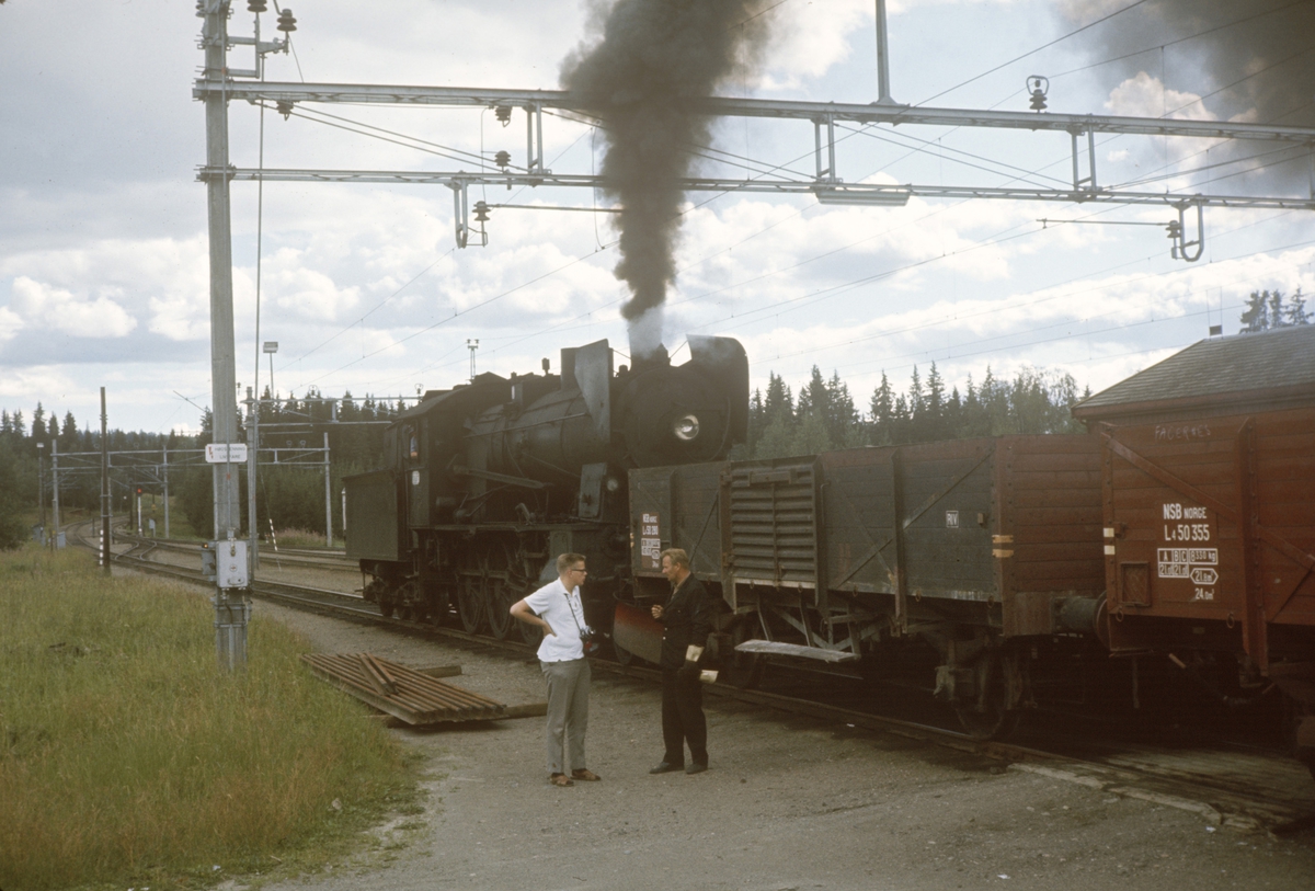 Damplokomotiv type 30b nr. 347 på Reinsvoll stasjon i forbindelse med A/L Hølandsbanens veterantog til Skreia