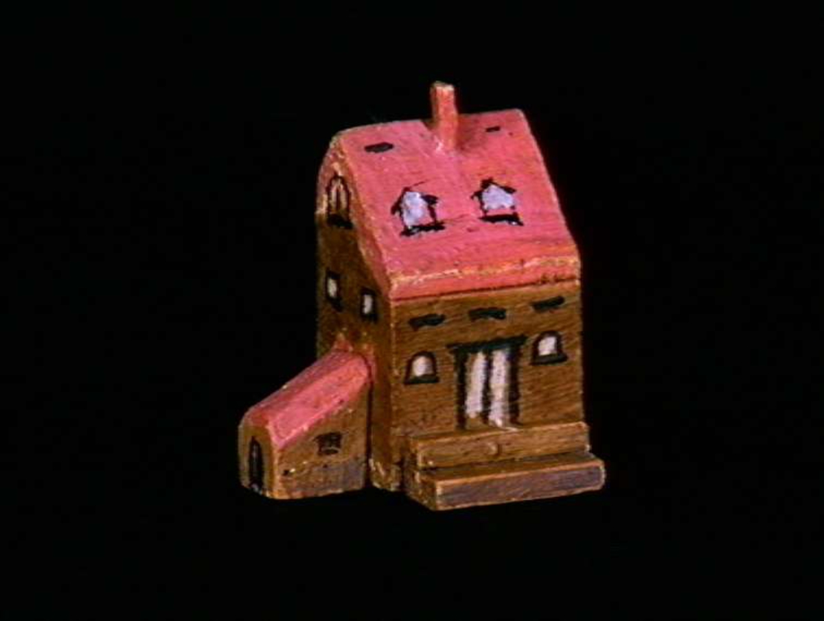 Sett med ca 200 leketøyhus laget av tre i forskjellige former og farger.