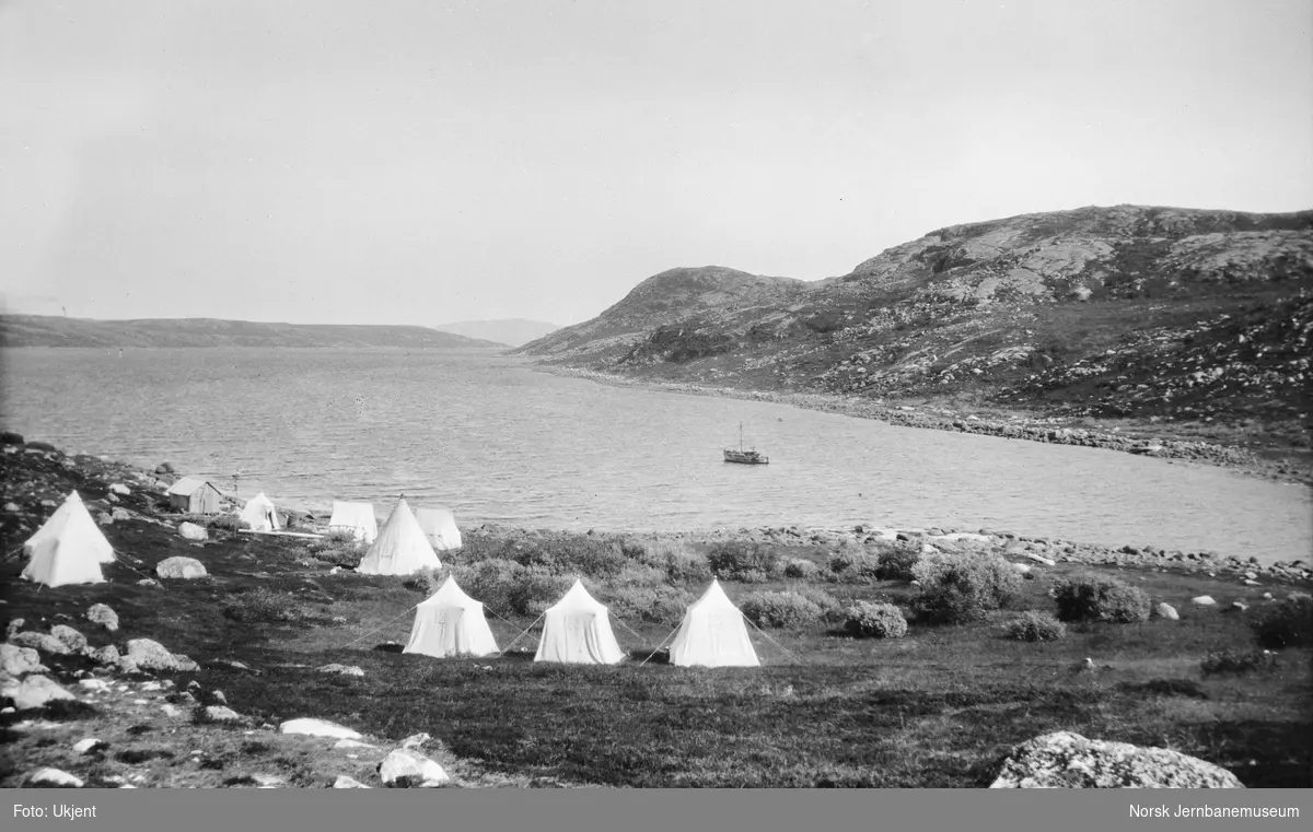 Jernbanestikking i Finnmark : teltleir på Buholmen