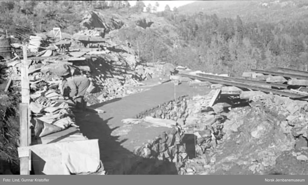 Nordlandsbaneanlegget : kulvert for rørgate på Rusånes