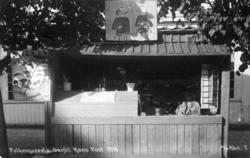 St. Hans feiring på Norsk Folkemuseum i 1916. Salgsbod