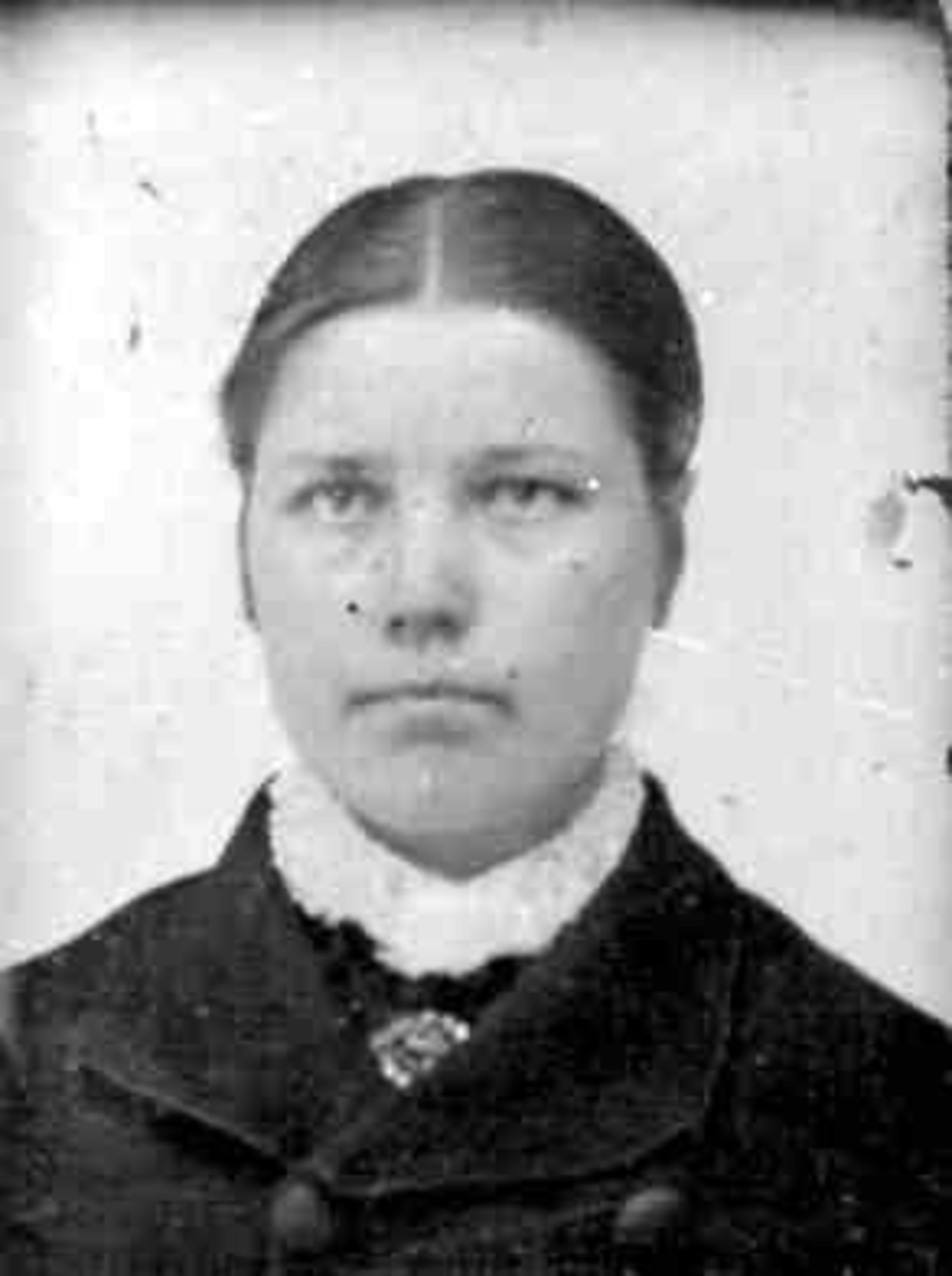 Portrett, kvinne, Anne, ukjent etternavn. Hun var hushjelp hos familien Holtfodt, Holtegata 29, Oslo.