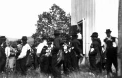 Bryllup, Valle, Setesdal, Aust-Agder, antatt 1924. Forsamlin