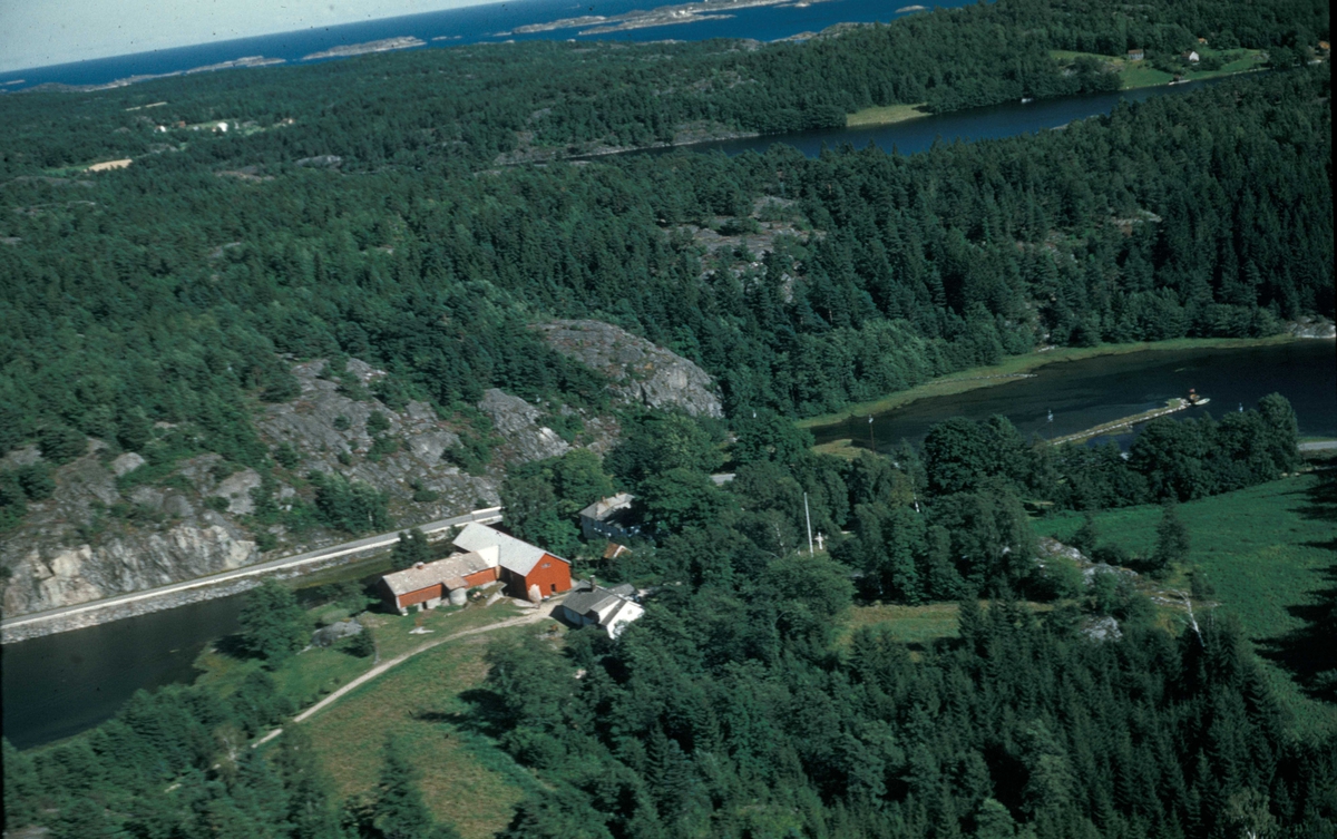 Flyfoto fra Nørholm gård, Knut Hamsuns tidligere hjem.