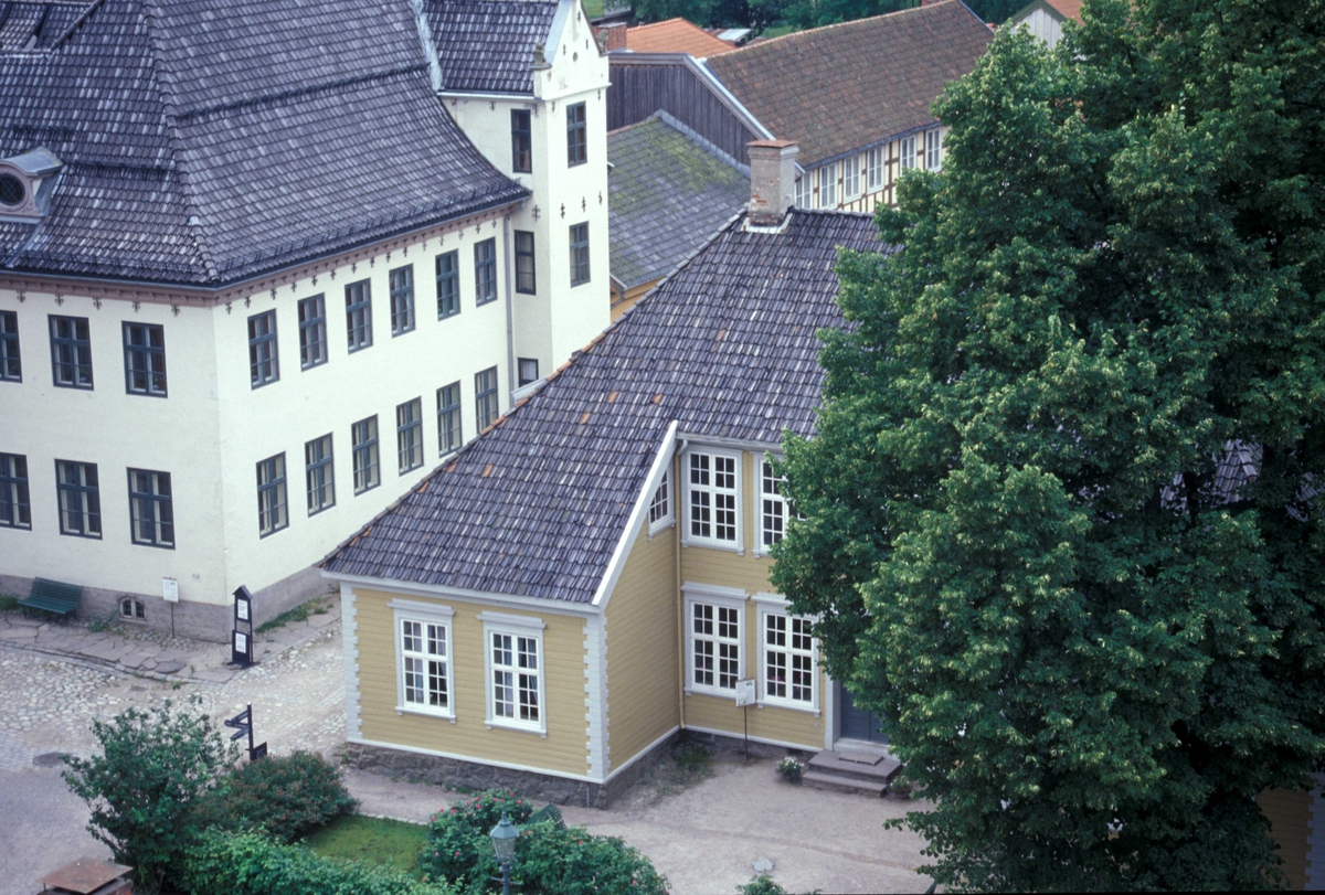 Oversiktsbilde som viser deler av Norsk Folkemuseums Gamleby.