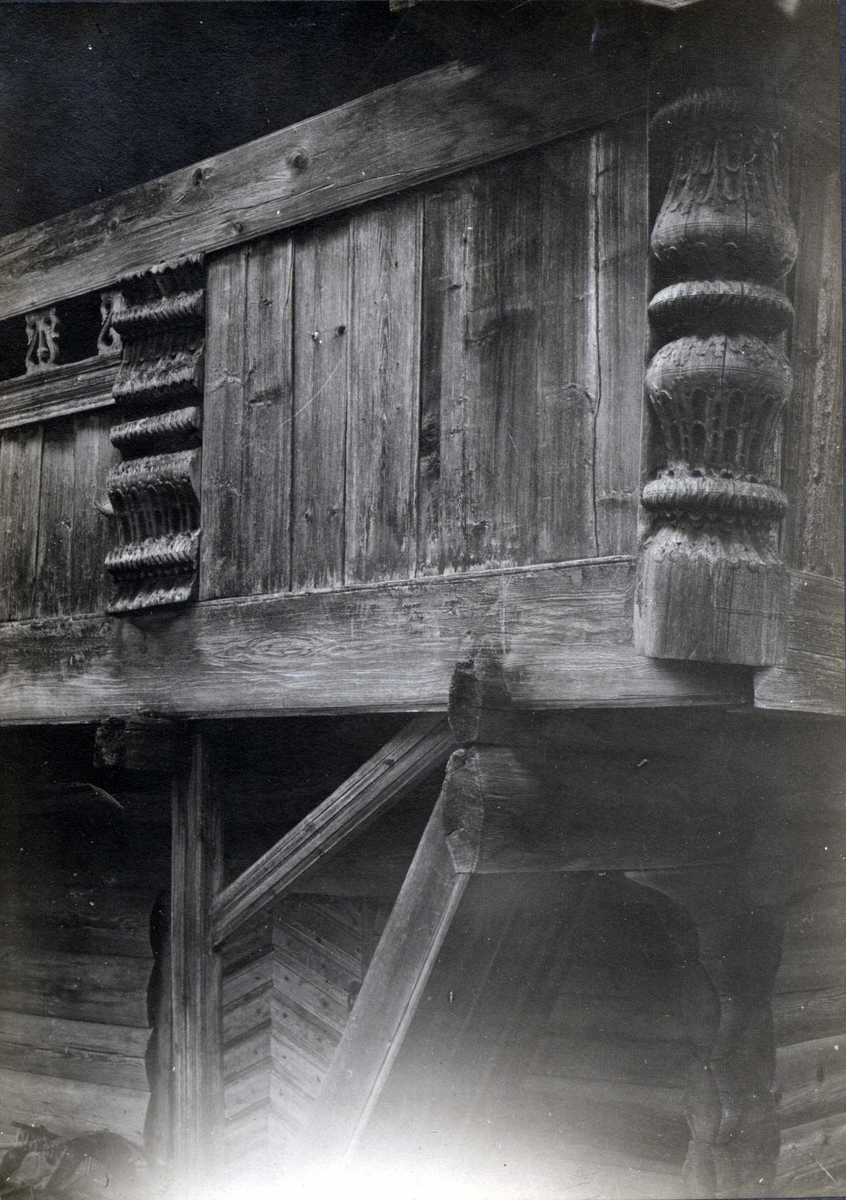Detalj fra stabbur, Miland, Tinn, Telemark. Fotografert 1912.