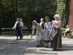 Levendegjøring på museum.Ferieskolen uke 31. Lek utenfor Ka