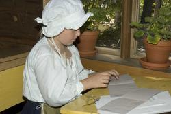 Levendegjøring på museum.Ferieskolen uke 31. De blomstene e