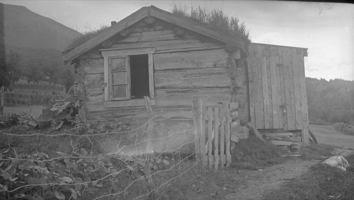 Stuebygning, Nerlia, Rise, Drivdalen, Oppdal, Sør-Trøndelag. Fotografert 1936. Fra album. 