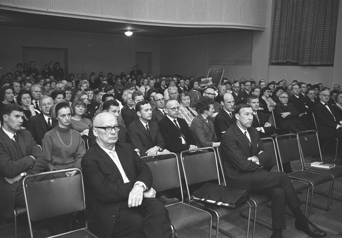 Serie. Statsminister Per Borten holder tale i BUL. Fotografert 1966 ...