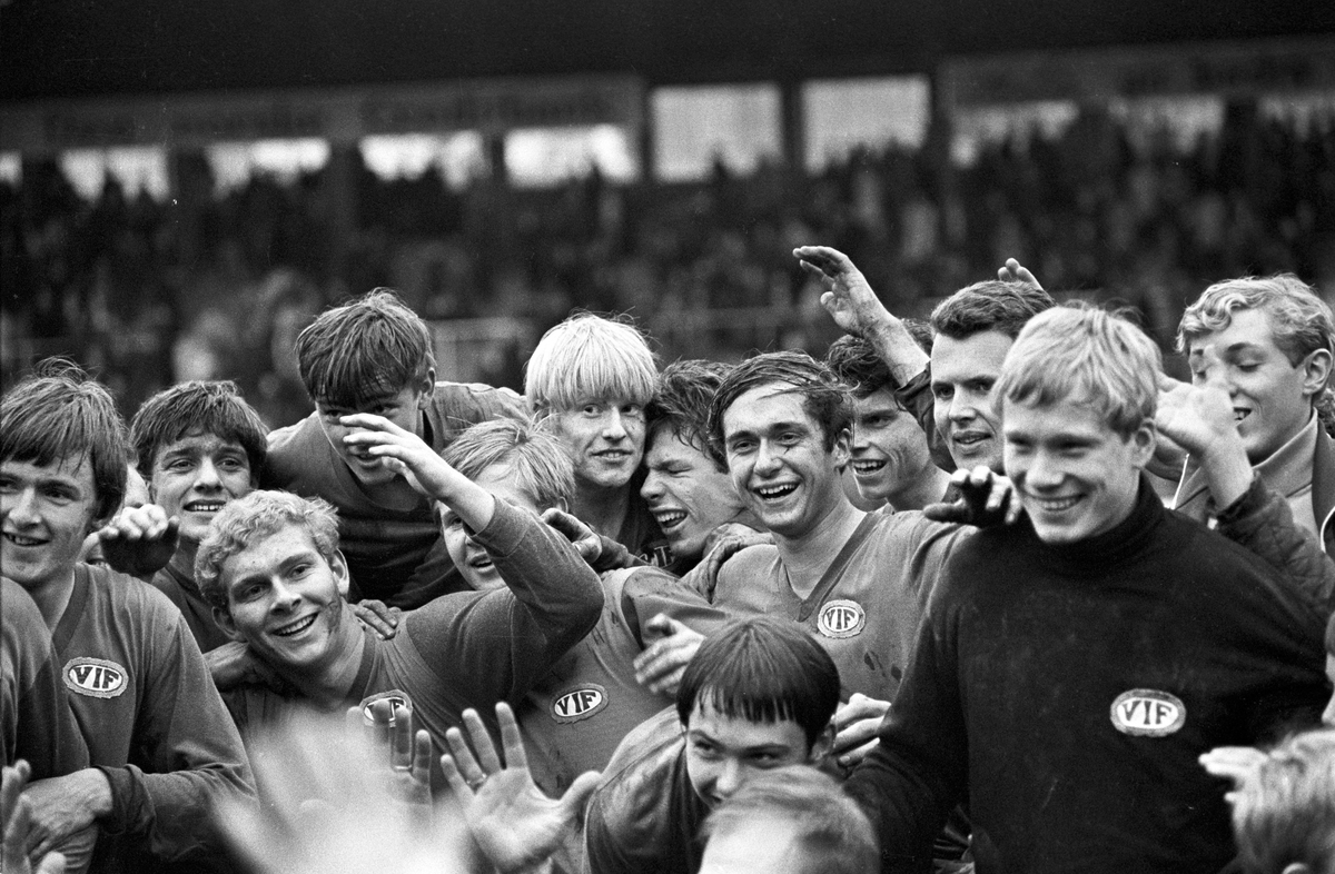Serie. Fotball final jr.cup 1967, mellom Vålerenga og Manglerud. Fotografert 1967.