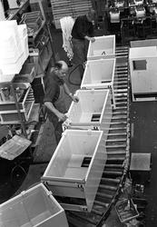 Serie. Produksjon av kjøleskap hos KPS i Sarpsborg. Fotograf