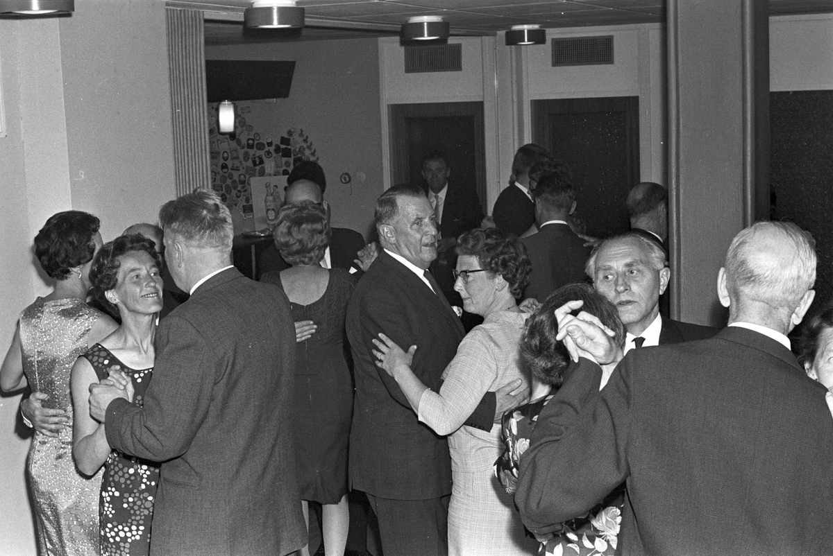 Serie. Lensmannsfest på Tynset, Hedmark. Fotografert juni 1967.