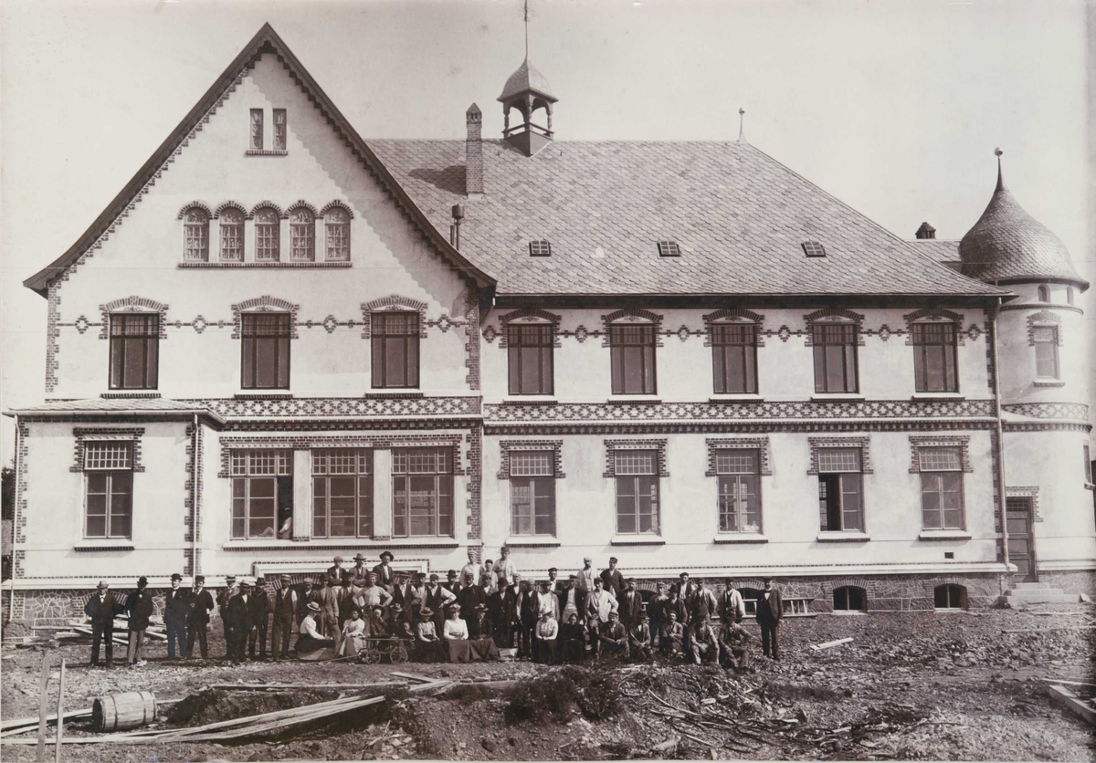 Økonomibygyningen på Bastøy skolehjem, Bastøya, ca. 1903. Bygningen var en av administrasjonsbygningene på skolehjemmet