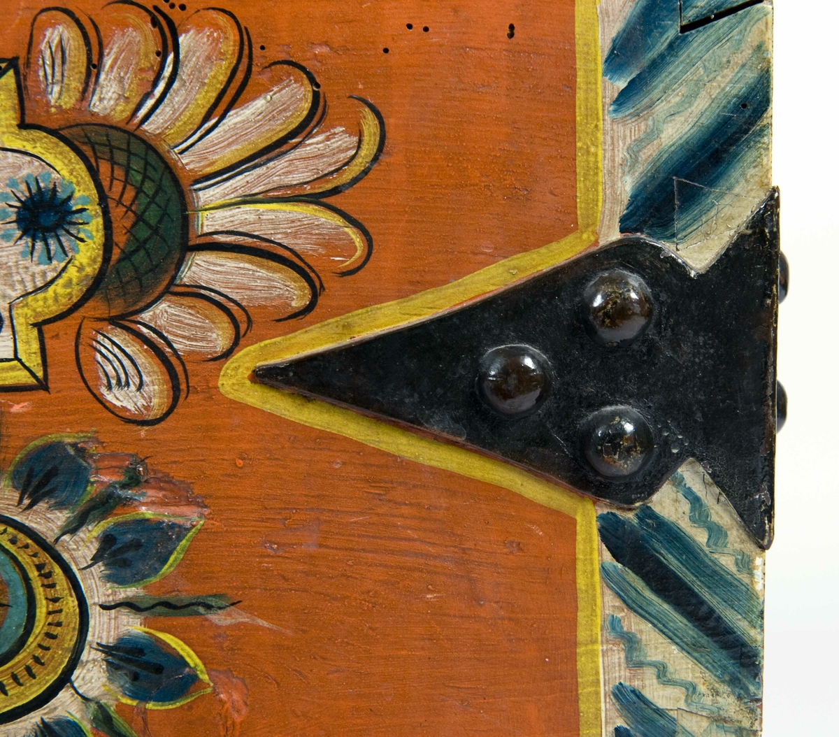 Kiste malt av Annanias Tveit.